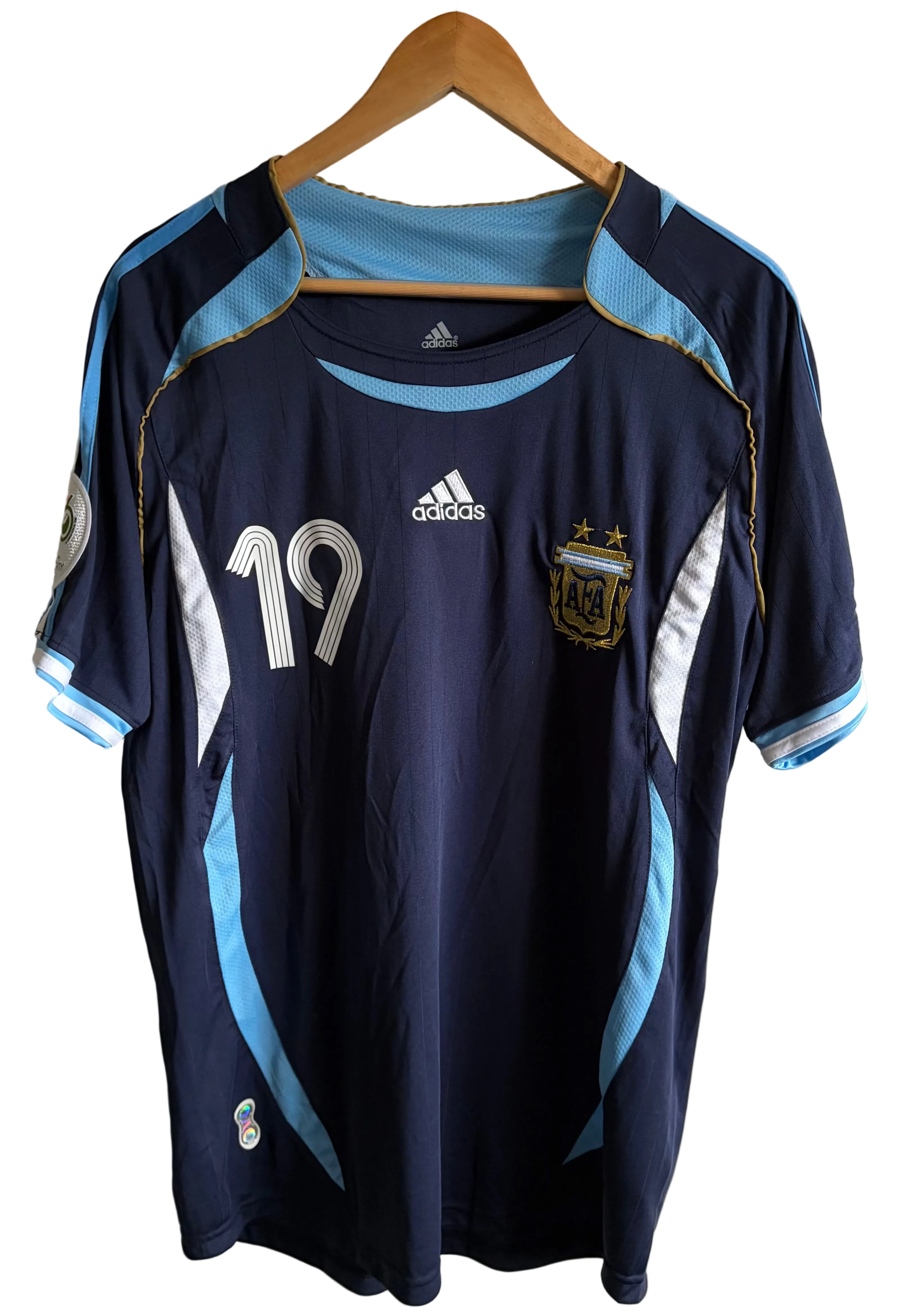 Argentina 2006 Away Shirt – Messi #19 – M