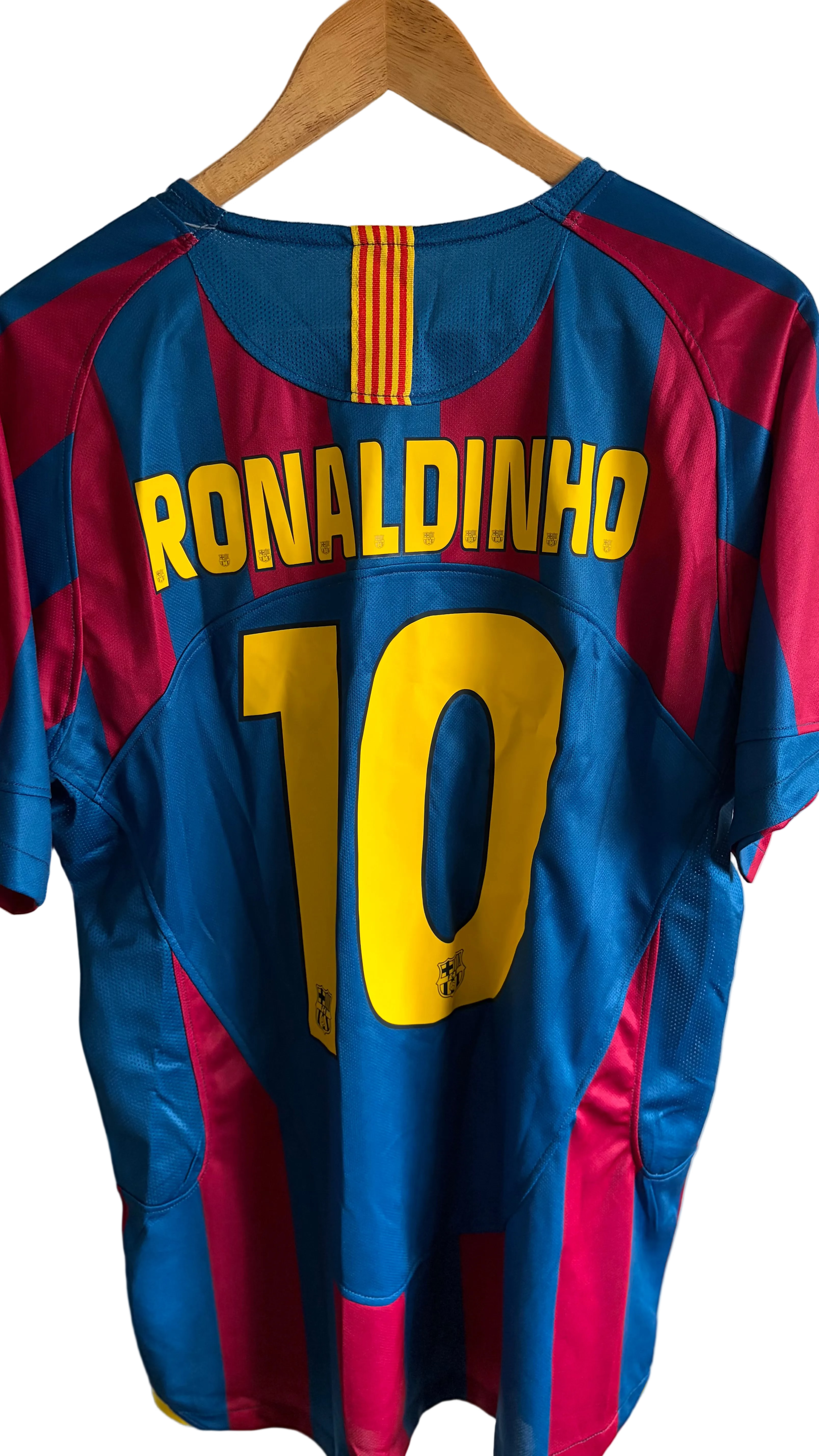 Barcelona 2005/06 Home Shirt – Ronaldinho #10 – L