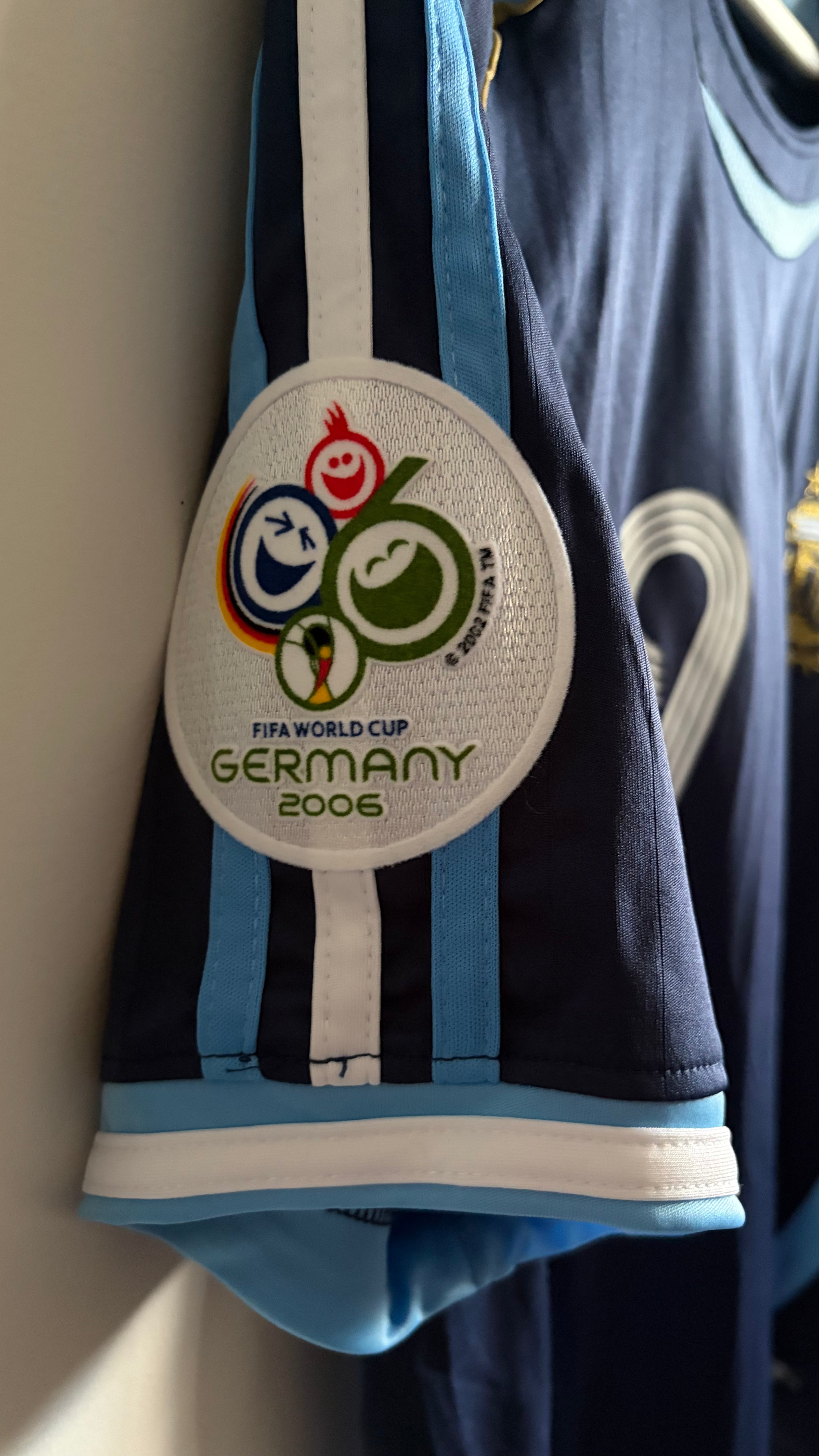Argentina 2006 Away Shirt – Messi #19 – M